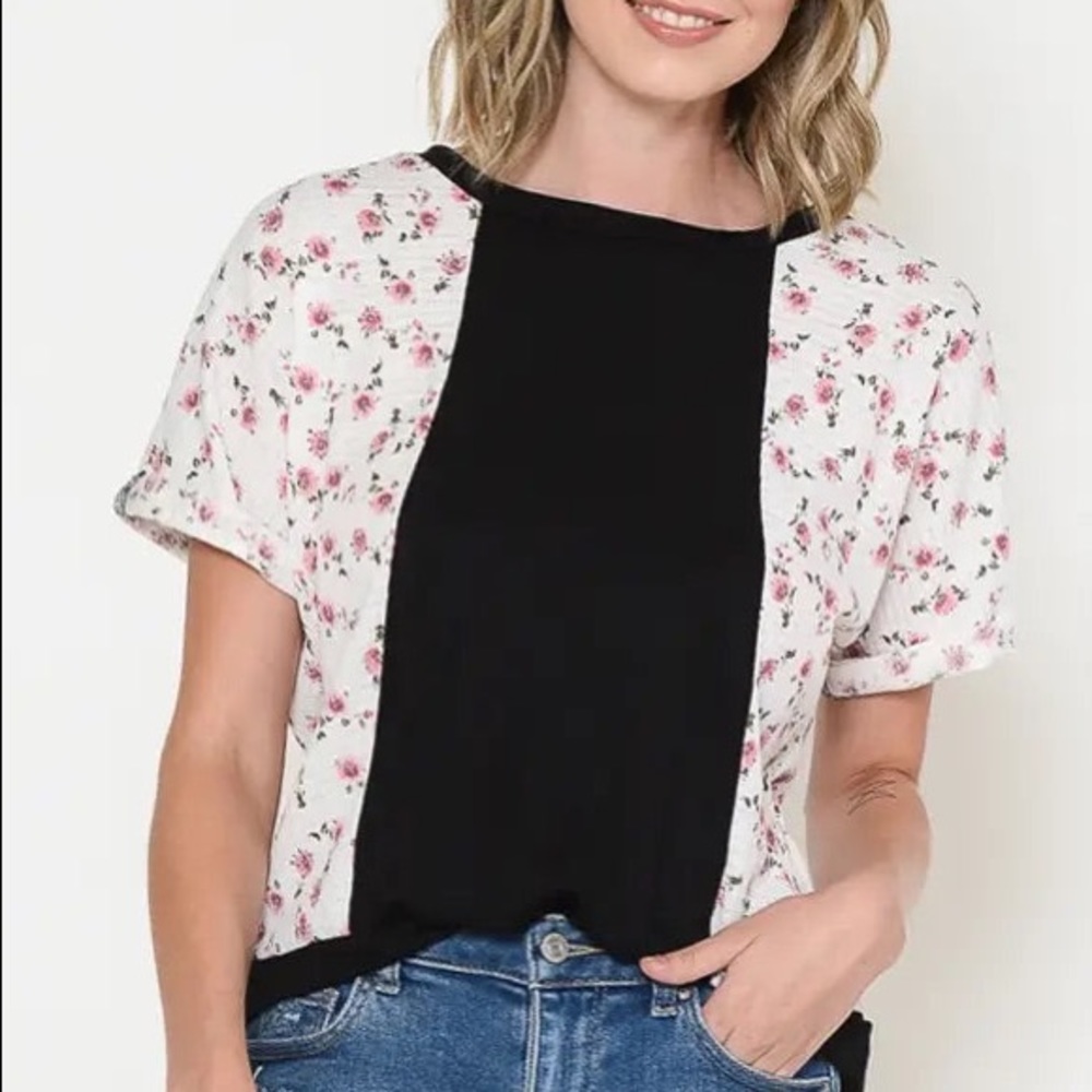 ✨2/10✨ Black & Floral Color Block Top